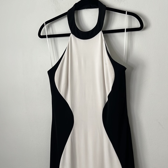 Cache Elegant two tone figure flattering halter Dress - Picture 2 of 10